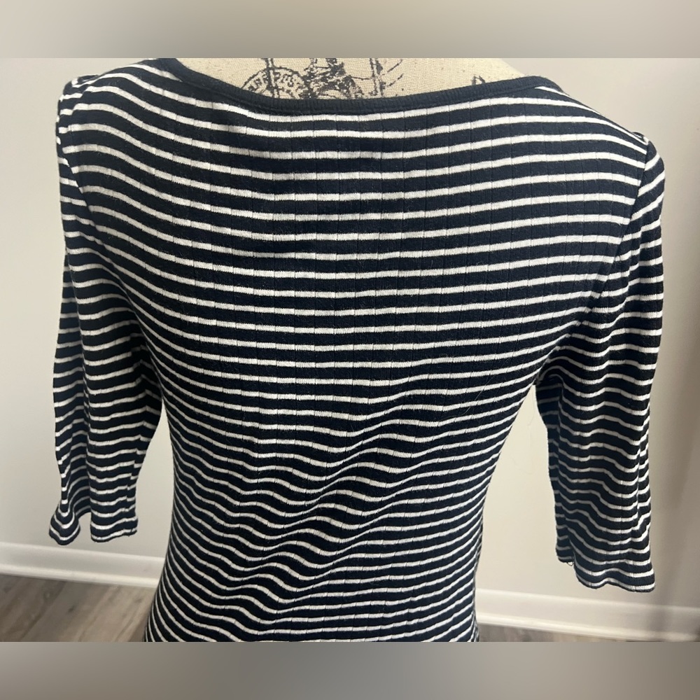 3/4 Length Sleeve Shirt! - Picture 4 of 15